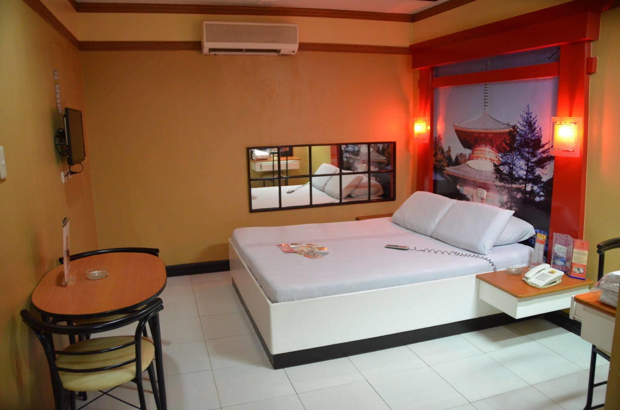 Hotel Sogo Edsa Caloocan Exterior photo